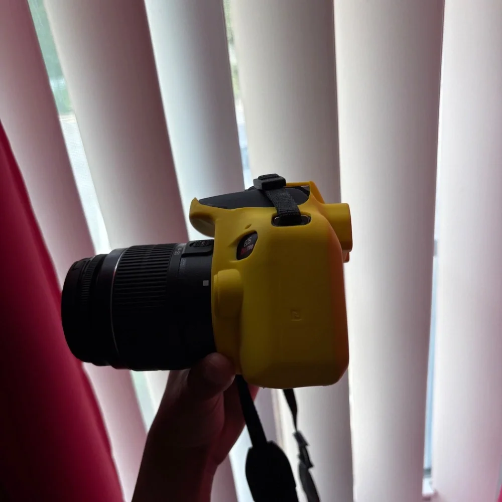 Canon camera t100 (used)